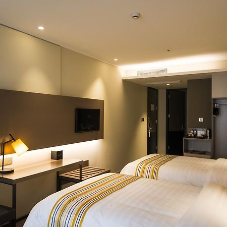 Home Inn Plus Shanghai New International Expo Center Yushan Road Yuanshen Sports Екстер'єр фото