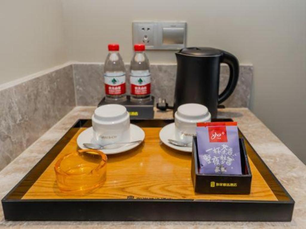 Home Inn Plus Shanghai New International Expo Center Yushan Road Yuanshen Sports Екстер'єр фото