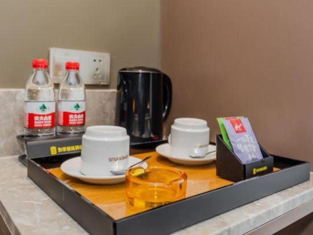 Home Inn Plus Shanghai New International Expo Center Yushan Road Yuanshen Sports Екстер'єр фото