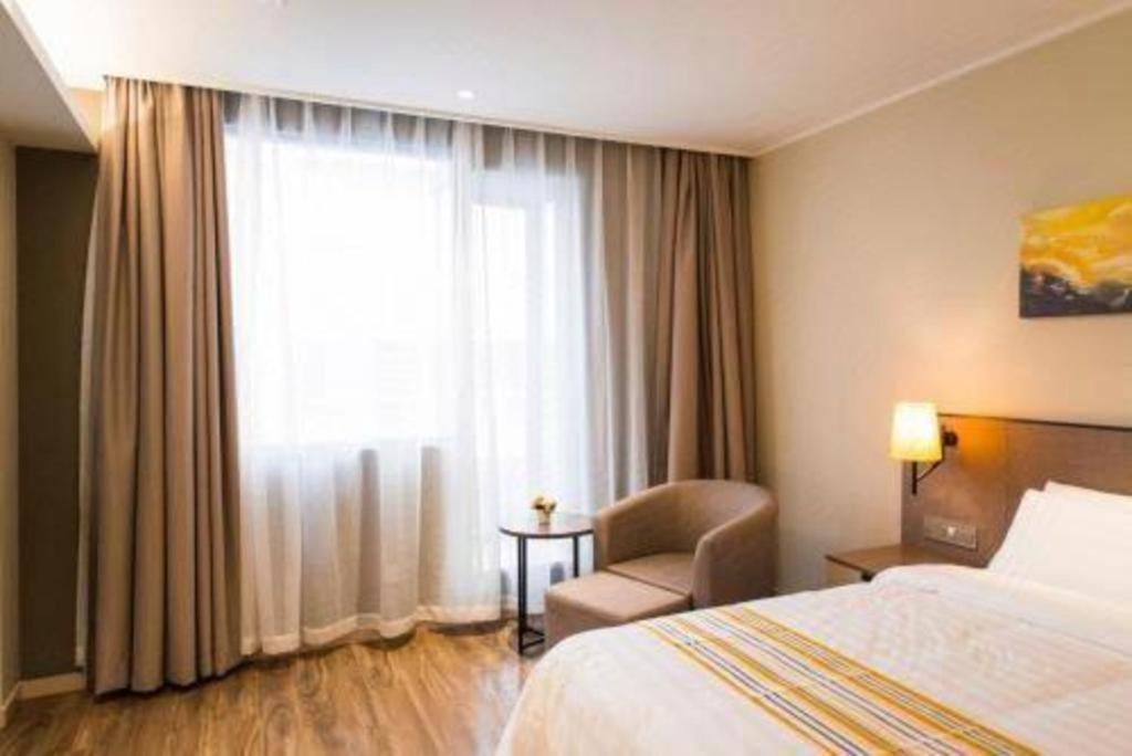 Home Inn Plus Shanghai New International Expo Center Yushan Road Yuanshen Sports Екстер'єр фото