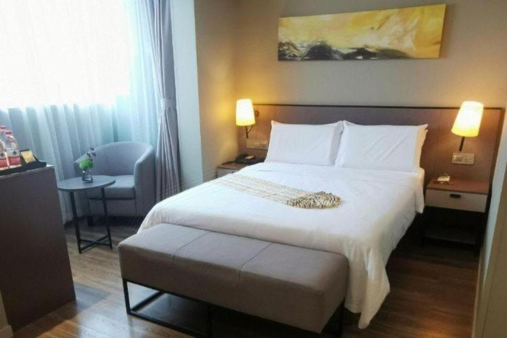 Home Inn Plus Shanghai New International Expo Center Yushan Road Yuanshen Sports Екстер'єр фото