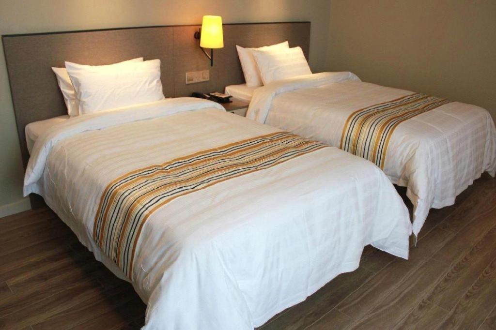 Home Inn Plus Shanghai New International Expo Center Yushan Road Yuanshen Sports Екстер'єр фото