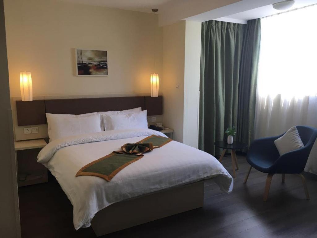 Home Inn Plus Shanghai New International Expo Center Yushan Road Yuanshen Sports Екстер'єр фото