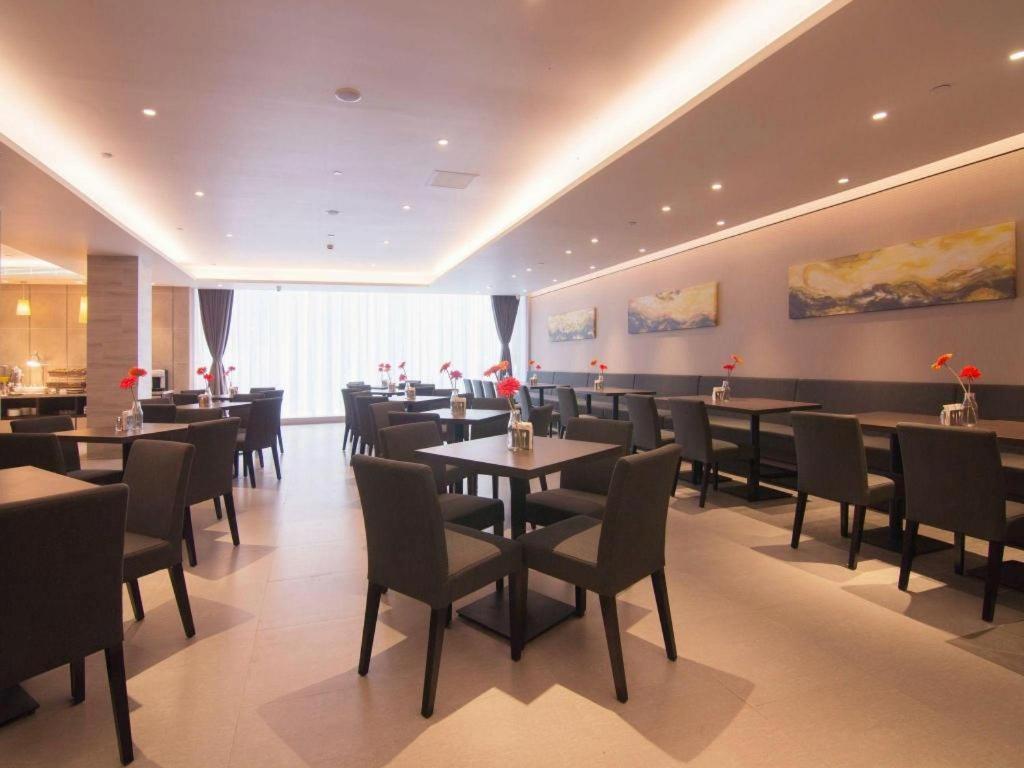 Home Inn Plus Shanghai New International Expo Center Yushan Road Yuanshen Sports Екстер'єр фото