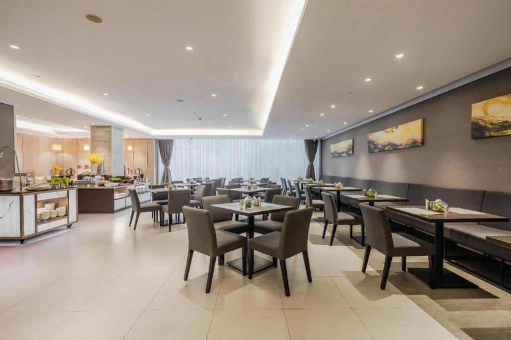 Home Inn Plus Shanghai New International Expo Center Yushan Road Yuanshen Sports Екстер'єр фото