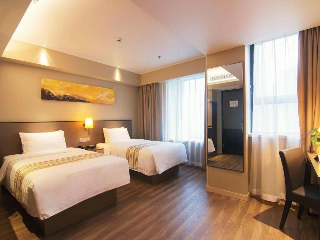 Home Inn Plus Shanghai New International Expo Center Yushan Road Yuanshen Sports Екстер'єр фото