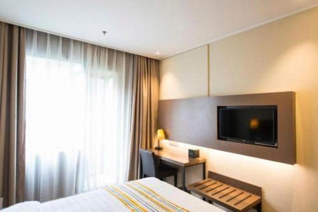 Home Inn Plus Shanghai New International Expo Center Yushan Road Yuanshen Sports Екстер'єр фото