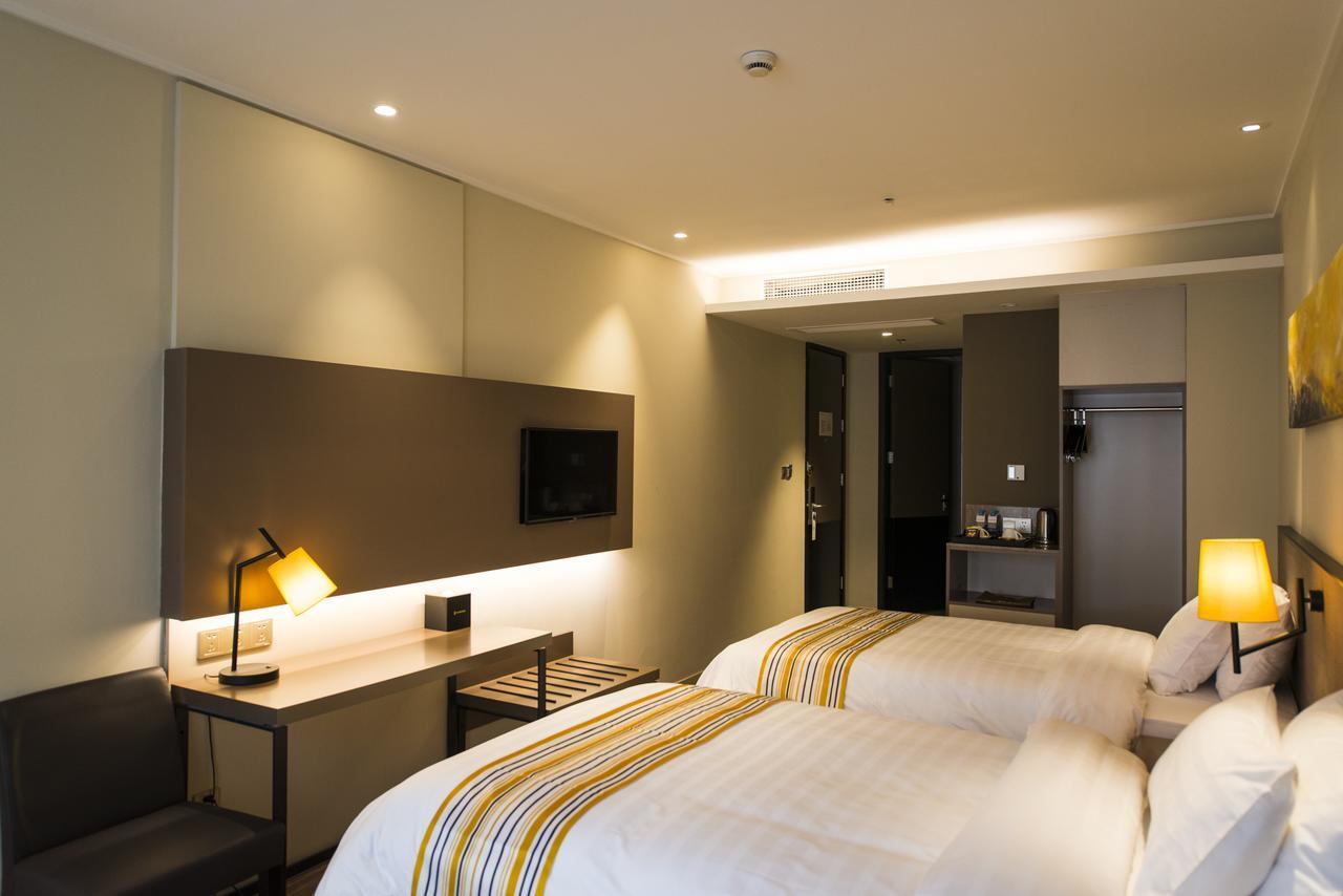 Home Inn Plus Shanghai New International Expo Center Yushan Road Yuanshen Sports Екстер'єр фото